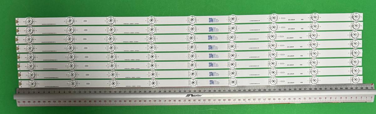 Zestaw listew LED do naprawy podświetlenia telewizora HISENSE / SHARP 70" zestaw  8szt X CRH-BX70X1U913030T080902H REV1.2 HD700X1U91-L1-202000217 SVH700A31 JL.D70091330-003AS-M-V02 , 9LED , 683MM , 3V ,